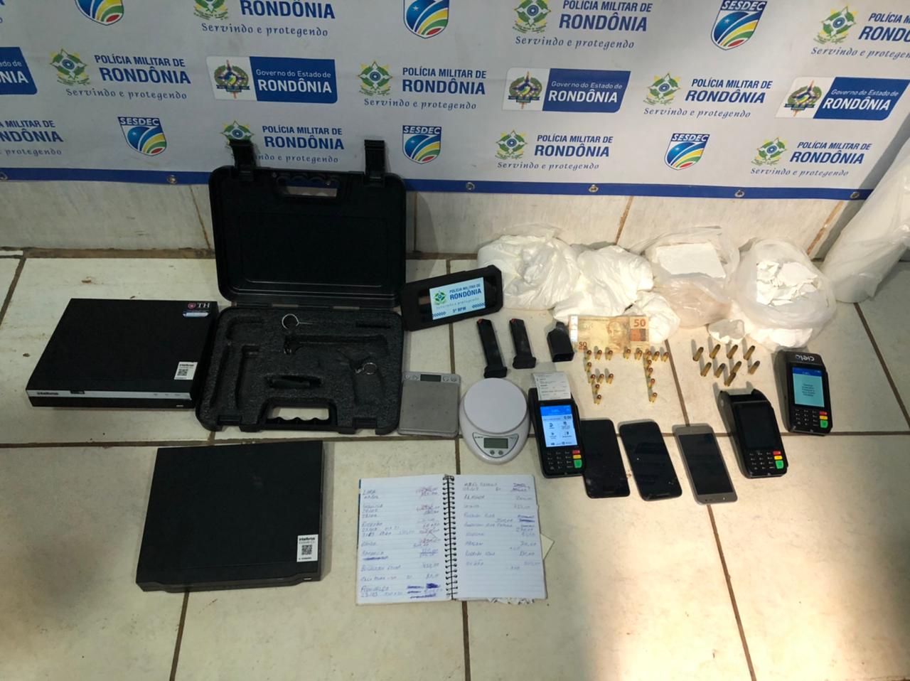 Força Tática do 5º BPM prende homem com cocaína em vila de apartamentos - News Rondônia