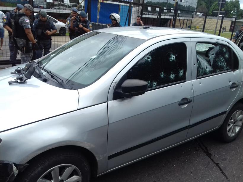APÓS ROUBAR CARRO, ASSALTANTES MORREM EM TROCA DE TIROS COM A POLÍCIA EM MANAUS - News Rondônia
