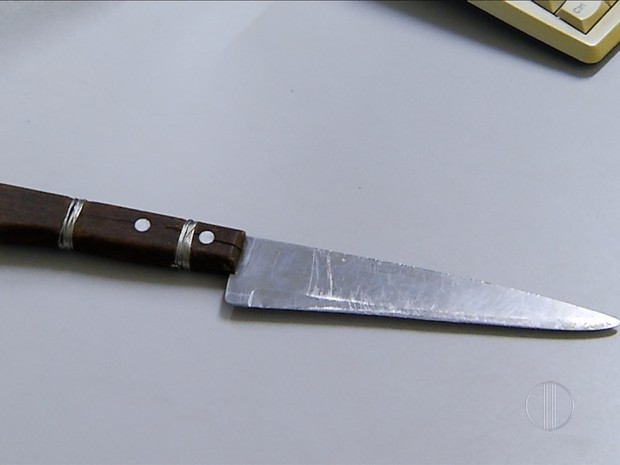 MULHER LEVA FACADA DURANTE DISCUSSÃO COM MARIDO EM CEREJEIRAS - News Rondônia