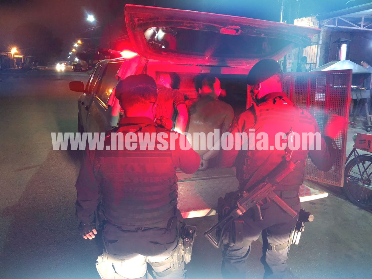 Guarnição do sargento Gusmão prende três suspeitos em boca de fumo e apreende drogas - News Rondônia