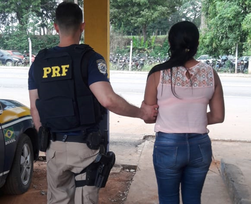 ESTELIONATÁRIA FORAGIDA É PRESA PELA PRF EM JI-PARANÁ - News Rondônia