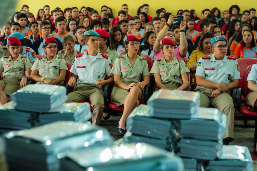 GOVERNO REFORÇA EDUCAÇÃO COM ENTREGA DE MAIS DE 12 MIL KITS ENEM PARA ALUNOS DO ENSINO MÉDIO EM RONDÔNIA - News Rondônia