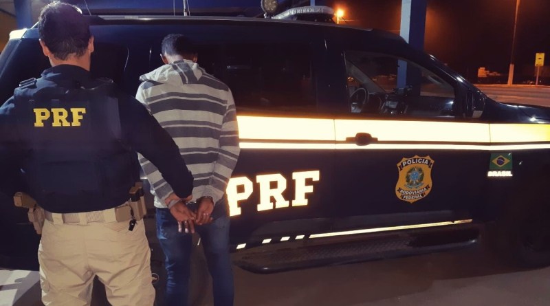 ATUAÇÃO CONJUNTA: PRF E PM APREENDEM QUASE SETE QUILOS DE MACONHA - News Rondônia