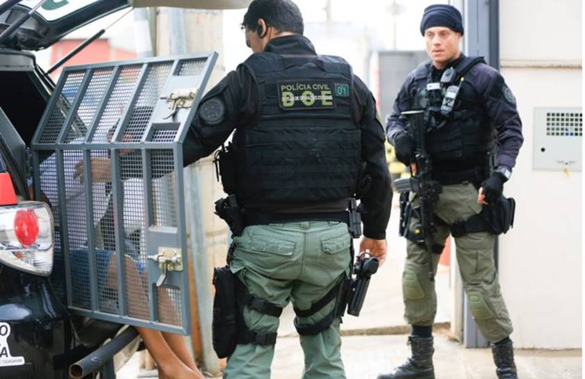 PCDF PRENDE POLICIAIS MILITARES ACUSADOS DE EXTORQUIR TRAFICANTES - VÍDEO - News Rondônia