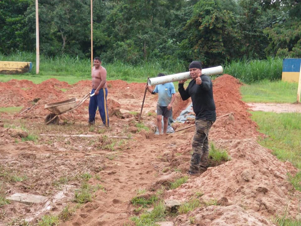 Vereador Valtinho Canuto realiza drenagem no campo de futebol do bairro triângulo - News Rondônia