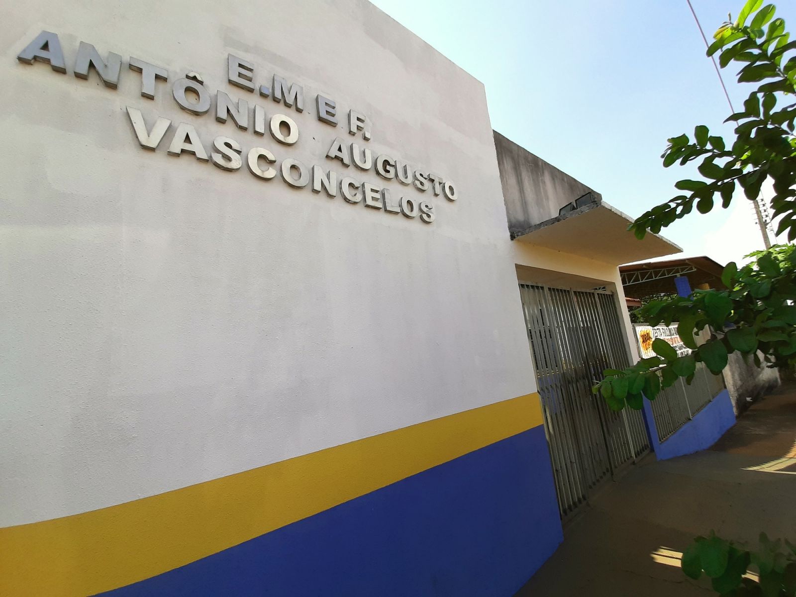 SERVIDORES E ALUNOS COMEMORAM AVANÇOS NA ESCOLA ANTÔNIO AUGUSTO VASCONCELOS - News Rondônia