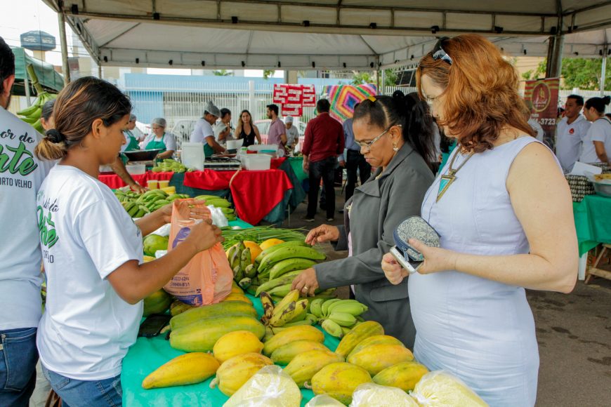 PRODUTORES RURAIS COMERCIALIZAM PRODUTOS E RECEBEM ELOGIOS NO PALÁCIO RIO MADEIRA, EM PORTO VELHO - News Rondônia