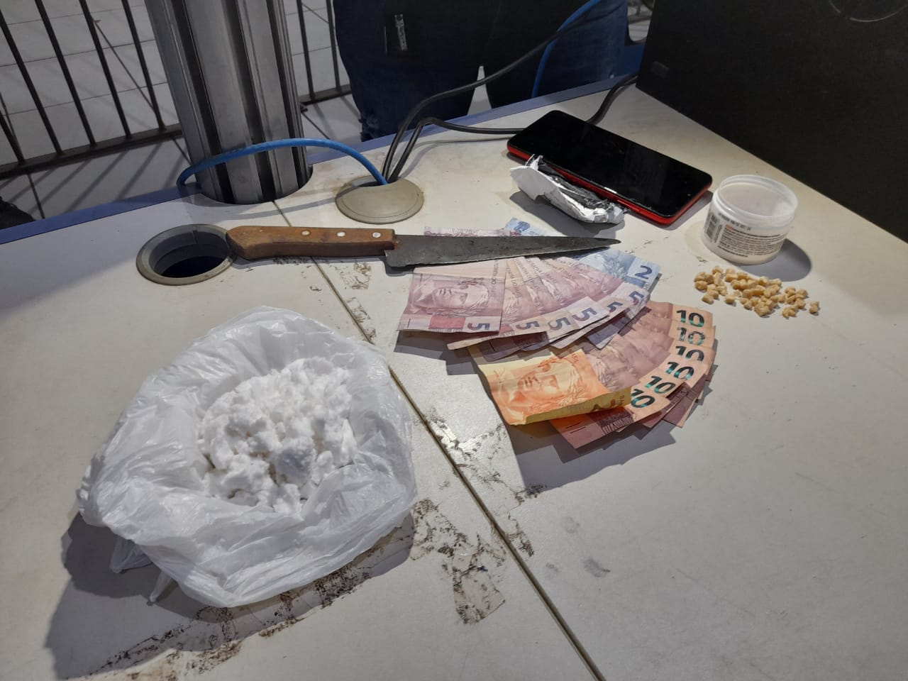 TRÁFICO: Força Tática estoura 'Boca de fumo' apreende um adolescente com dois comparsas no Costa e Silva - News Rondônia