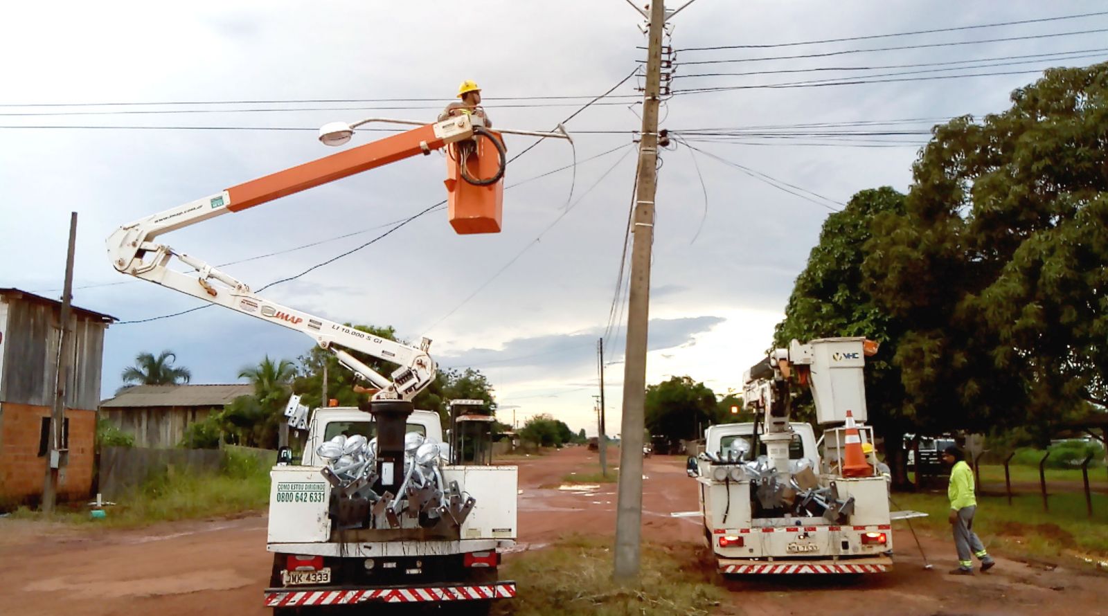 TRÊS DISTRITOS RECEBEM MAIS DE 900 PONTOS DE ILUMINAÇÃO DURANTE MUTIRÃO - News Rondônia