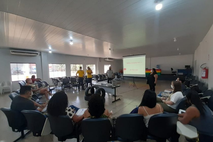 Servidores do Detran em Vilhena participam de curso de direção defensiva com aulas teóricas e práticas - News Rondônia