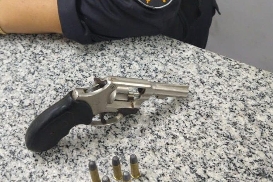 Infrator armado anuncia assalto em bar e leva pauladas em Vilhena - News Rondônia