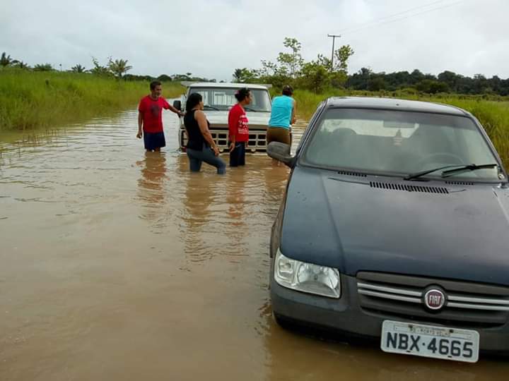 VEREADORES DE CANDEIAS BUSCAM APOIO JUNTO AO DER PARA ATENDER VILA SAMUEL - News Rondônia