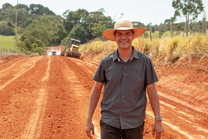 Vice-prefeito de Cacoal, Cássio Gois, acompanha secretário de agricultura na recuperação das linhas vicinais - News Rondônia