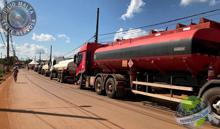 POLÍCIA MILITAR ESCOLTA CAMINHÕES NA ESTRADA DO BELMONT E GARANTE COMBUSTÍVEL PARA AVIÕES - News Rondônia