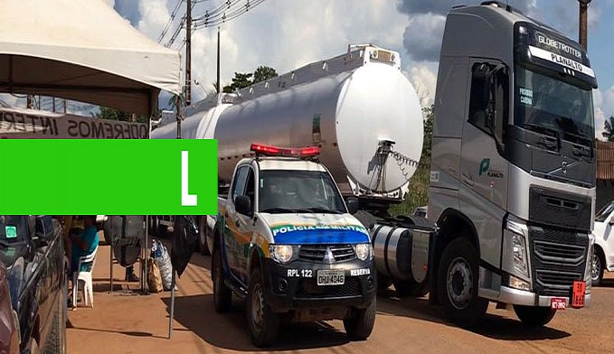POLÍCIA MILITAR ESCOLTA CAMINHÕES NA ESTRADA DO BELMONT E GARANTE COMBUSTÍVEL PARA AVIÕES - News Rondônia