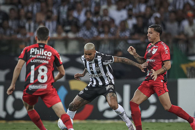 Com larga vantagem, Atlético-MG quer impedir milagre do Athletico-PR - News Rondônia