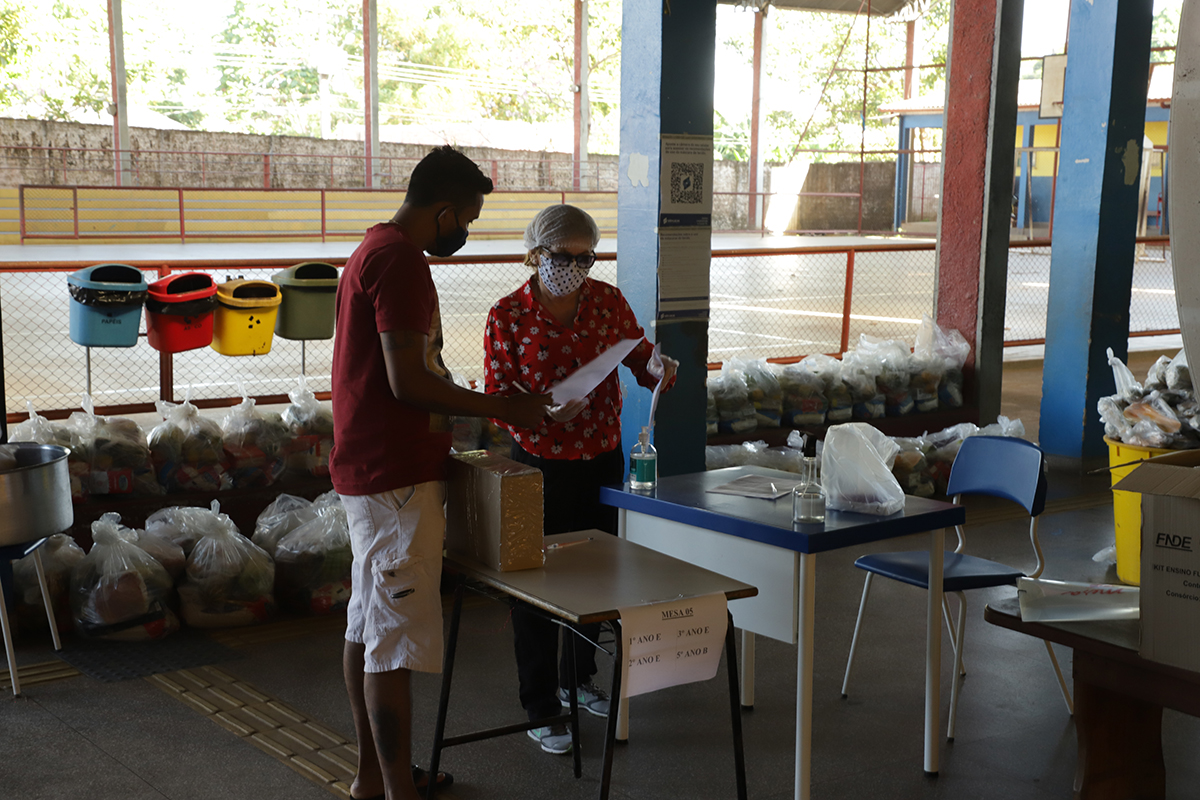 Prefeitura entrega de kits de alimentação e kits pedagógicos na escola Padre Chiquinho - News Rondônia