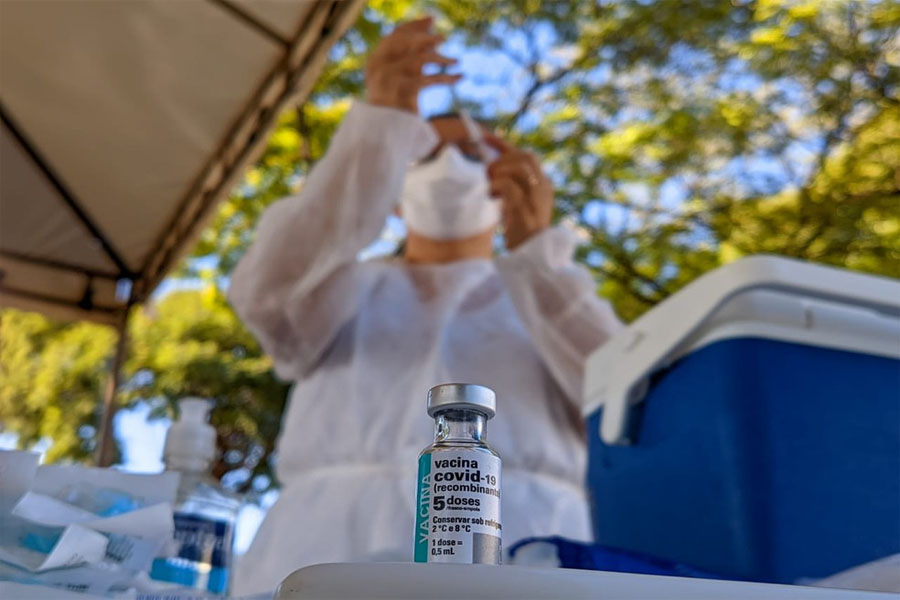 Ritmo de vacinação contra Covid cai pela metade no Brasil - News Rondônia