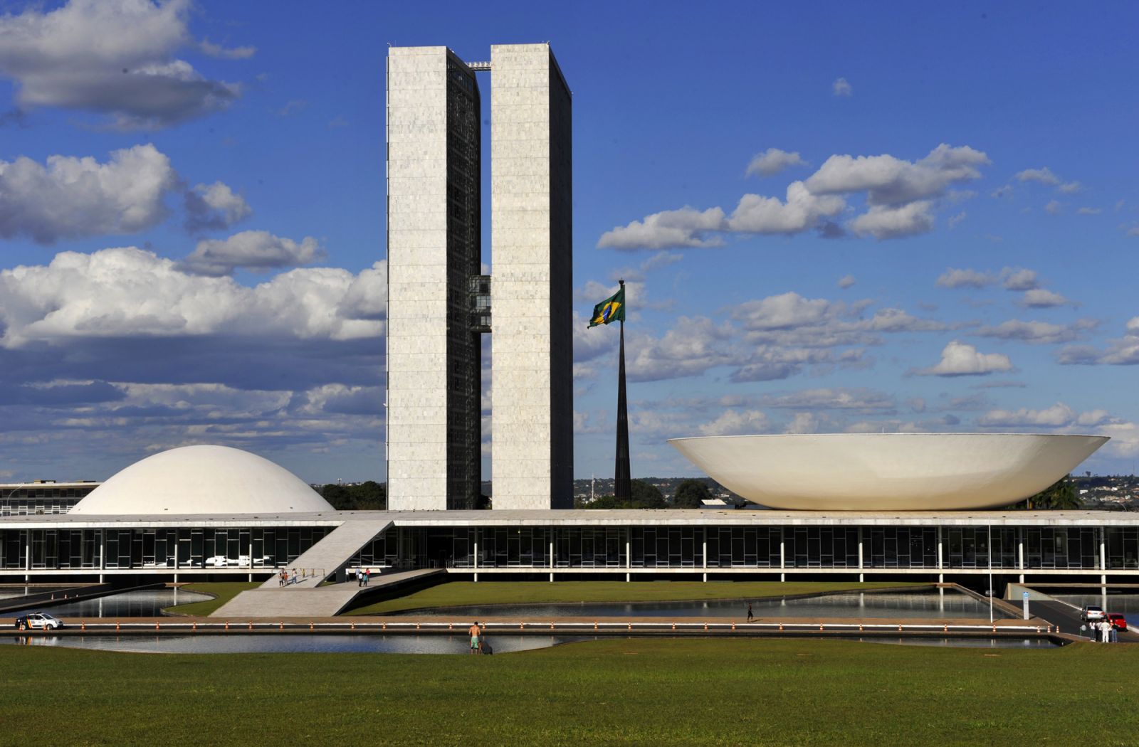 Coluna do Simpi  Brasil 2022: recessão e inflação controlada diz Prof. Dumas - News Rondônia