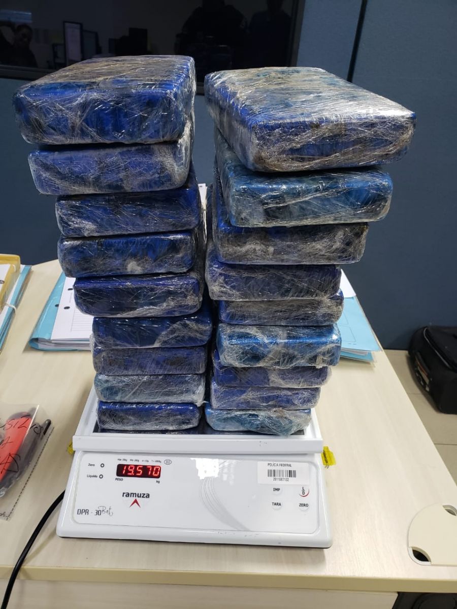 EM RONDÔNIA, PRF PRENDE GOIANO COM 19 QUILOS DE COCAÍNA - VÍDEO - News Rondônia