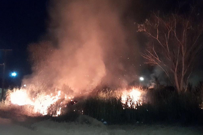 NO TRIÂNGULO: Corpo de bombeiros é acionado para combater incêndio em área de mata - News Rondônia