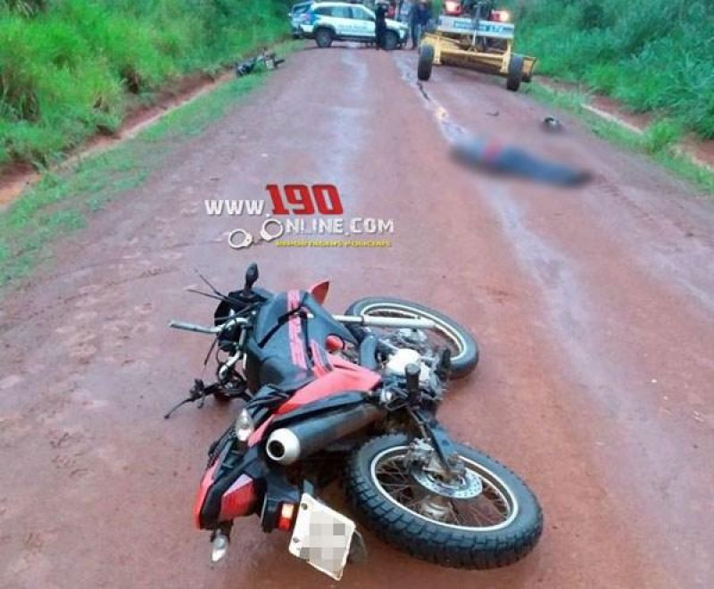 ALTA FLORESTA  MOTOCICLISTA MORRE APÓS SE CHOCAR COM MOTO E BATER COM A CABEÇA EM LÂMINA DE TRATOR - News Rondônia