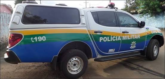 BANDIDO MOSTRA ARMA NA CINTURA E ASSALTA MULHERES EM PONTO DE MOTO TÁXI - News Rondônia
