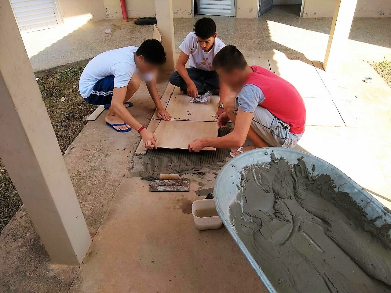 SOCIOEDUCANDOS CONCLUEM ETAPA DE CURSOS DE PROFISSIONALIZAÇÃO NA ÁREA DE PEDREIRO DE REVESTIMENTO EM JI-PARANÁ - News Rondônia