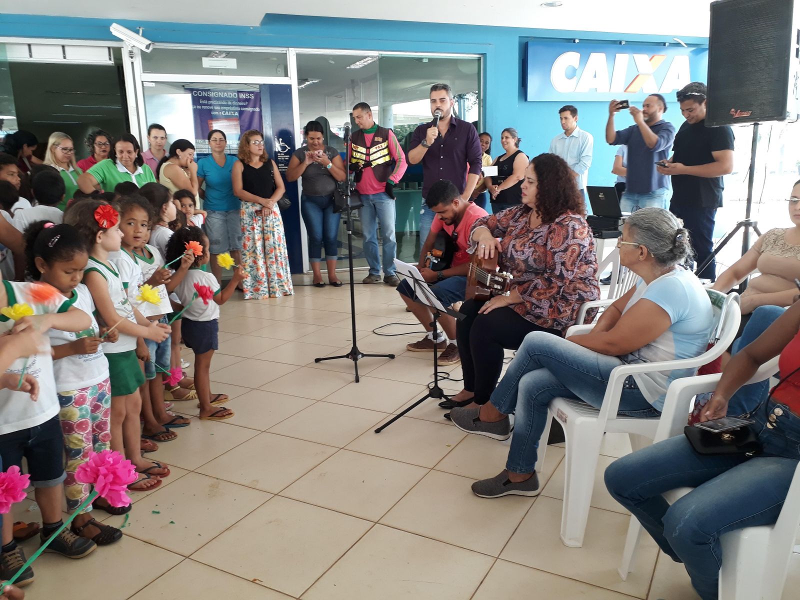 GRUPO CANTANTES FAZ HOMENAGEM ÀS MÃES - News Rondônia