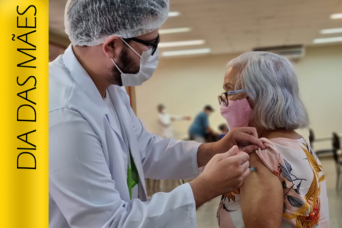 Mãe conduzida pela filha para tomar vacina contra a covid-19 recebe ato como gesto de amor - News Rondônia