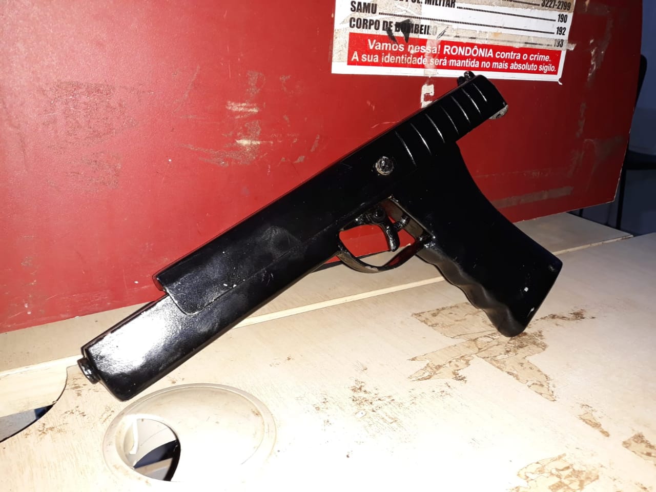 SUSPEITO DE ASSALTO É PRESO PORTANDO SIMULACRO DE PISTOLA NA BR 364 - News Rondônia
