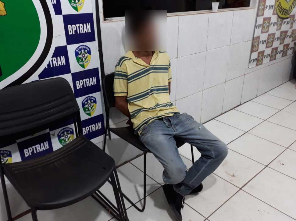 SUSPEITO DE ASSALTO É PRESO PORTANDO SIMULACRO DE PISTOLA NA BR 364 - News Rondônia