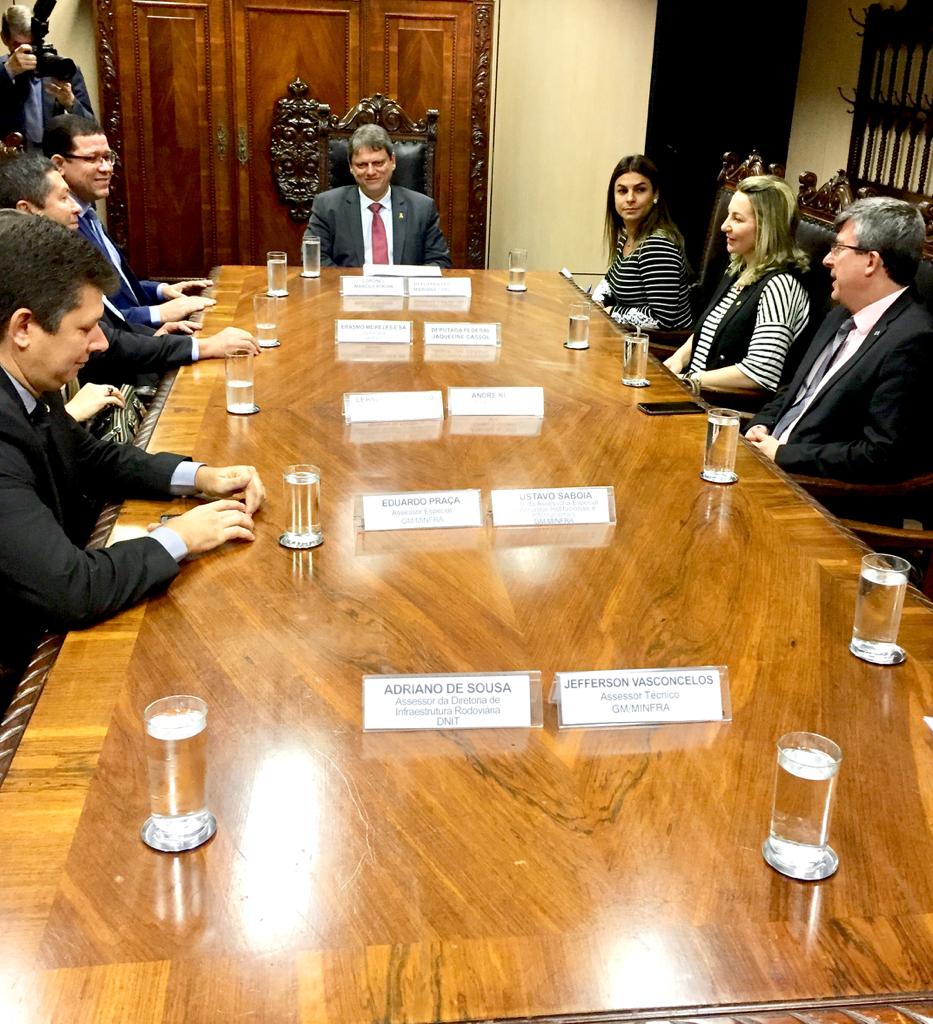 JAQUELINE CASSOL SE REÚNE COM MINISTRO DA INFRAESTRUTURA PARA DISCUTIR A RECUPERAÇÃO DA PONTE DO RIOZINHO E ROTAS ALTERNATIVAS - News Rondônia