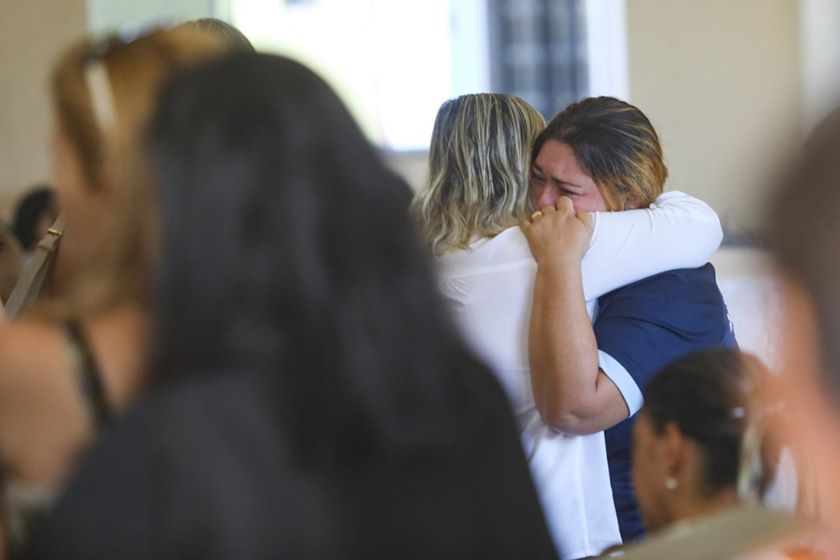 FAMILIARES E COLEGAS SE DESPEDEM DE PROFESSOR EXECUTADO EM VALPARAÍSO - News Rondônia
