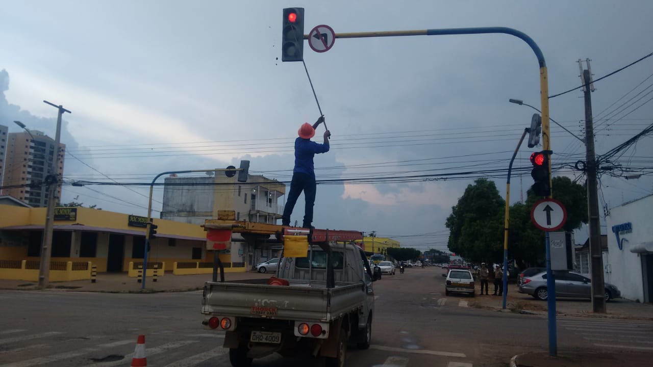 SEMÁFOROS - PREFEITURA AGILIZA MANUTENÇÃO PREVENTIVA E REPAROS NOS APARELHOS - News Rondônia
