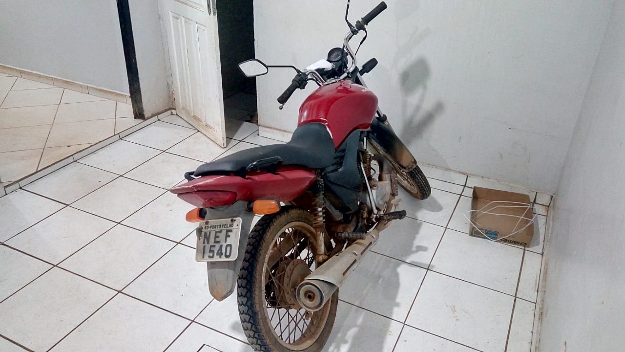 HOMEM DE 50 ANOS É PRESO COM DROGA E MOTOCICLETA ROUBADA NA NOVA SEDE DA PRF - News Rondônia