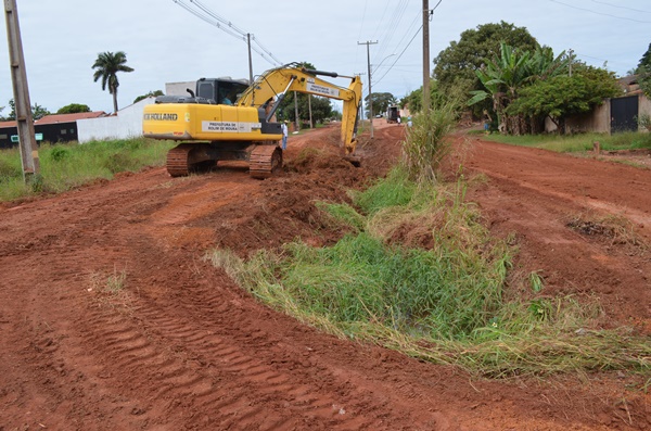ROLIM DE MOURA  PREFEITURA INICIA LIMPEZA DE IGARAPÉS E CANAIS NO BAIRRO OLÍMPICO - News Rondônia