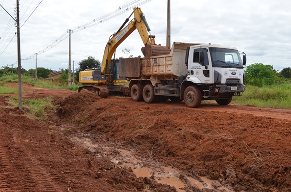 ROLIM DE MOURA  PREFEITURA INICIA LIMPEZA DE IGARAPÉS E CANAIS NO BAIRRO OLÍMPICO - News Rondônia