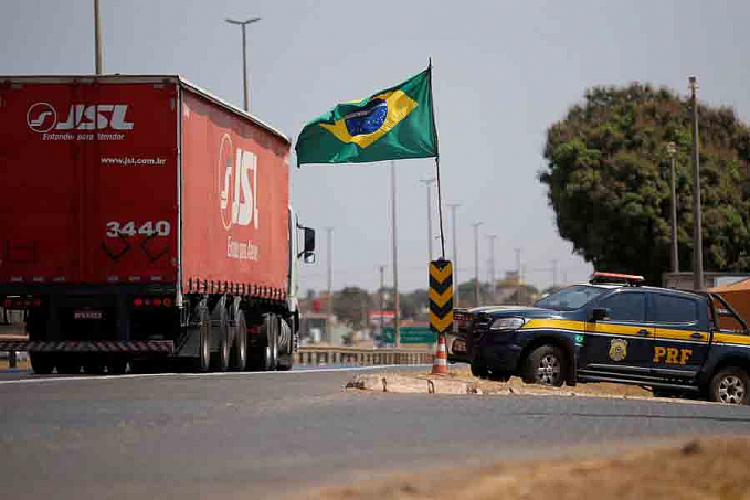 PRF libera 35 pontos de bloqueio de caminhoneiros - News Rondônia