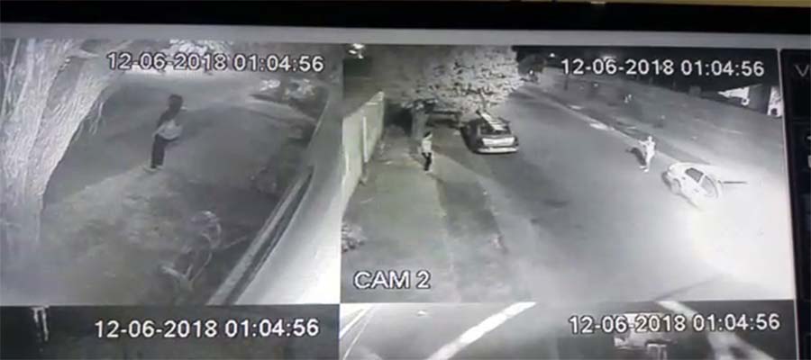 ESTRANHO - EM VÍDEO, MULHERES PARAM VEÍCULO PARA REGISTRAR SELFIE NA MADRUGADA EM FRENTE DE RESIDÊNCIAS - News Rondônia