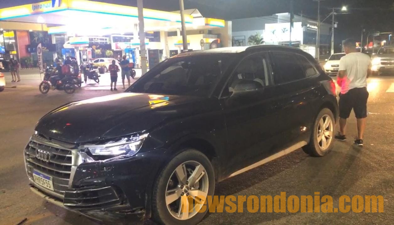 Grave acidente entre carros em cruzamento na Avenida Jorge Teixeira deixa passageira lesionada - News Rondônia