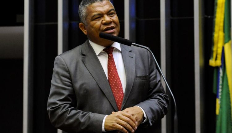 CHAMADO DE MACACO DEPUTADO DENUNCIA CRIME DE RACISMO - News Rondônia