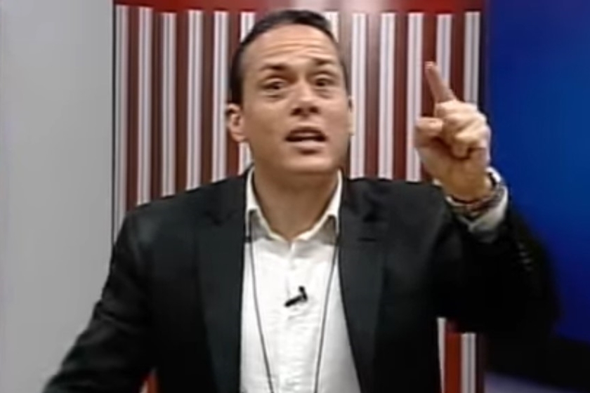 CENÁRIO CAI AO VIVO E DEIXA APRESENTADOR EM PÂNICO: 'TÁ AMARRADO' - VÍDEO - News Rondônia