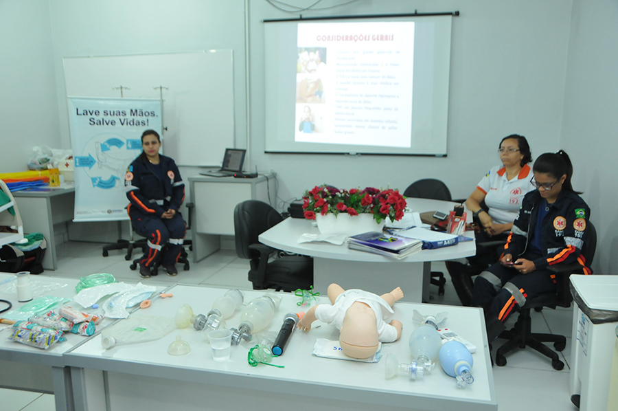 ENFERMEIROS E TÉCNICOS DE ENFERMAGEM PARTICIPAM DE CURSO DE EMERGÊNCIAS PEDIÁTRICAS - News Rondônia