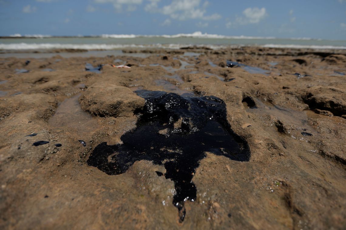 MARINHA: FRAGMENTOS DE ÓLEO CHEGARAM A PRAIA DO ESPÍRITO SANTO - News Rondônia