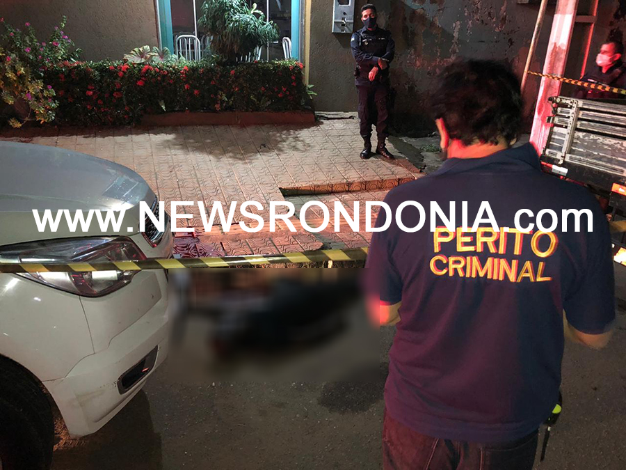 BRUTAL: Cinco suspeitos matam homem a facadas e pauladas na frente de hotel em Porto Velho - News Rondônia