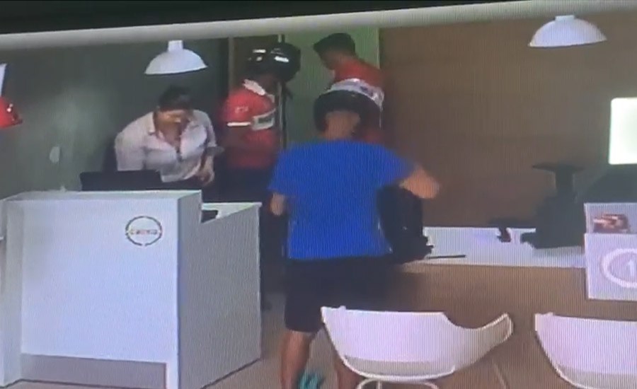 DUPLA FAZ O LIMPA EM LOJA DA CLARO QUE FICA PRÓXIMA DE DELEGACIA - VEJA VÍDEO - News Rondônia