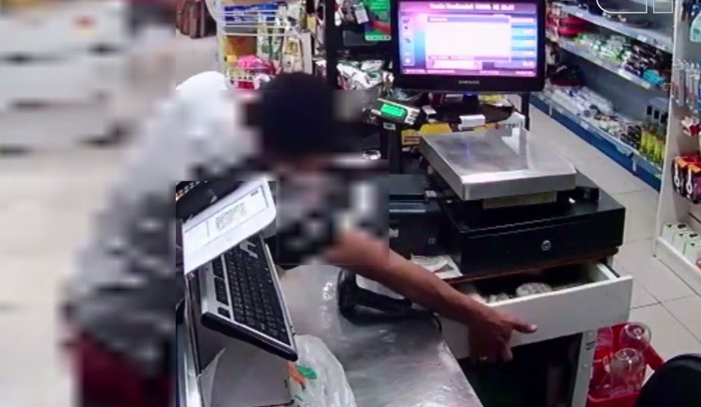 ARREPENDIMENTO - Homem furta celular em mercado, se arrepende e devolve aparelho - News Rondônia