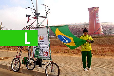 COM MAIOR BICICLETA DO MUNDO, BRASILEIRO FAZ SUCESSO NA RÚSSIA - News Rondônia