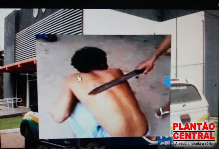 RONDÔNIA - SUSPEITO DE ROUBO É ESPANCADO COM FACÃO AO TENTAR FURTAR EM RESIDÊNCIA - News Rondônia